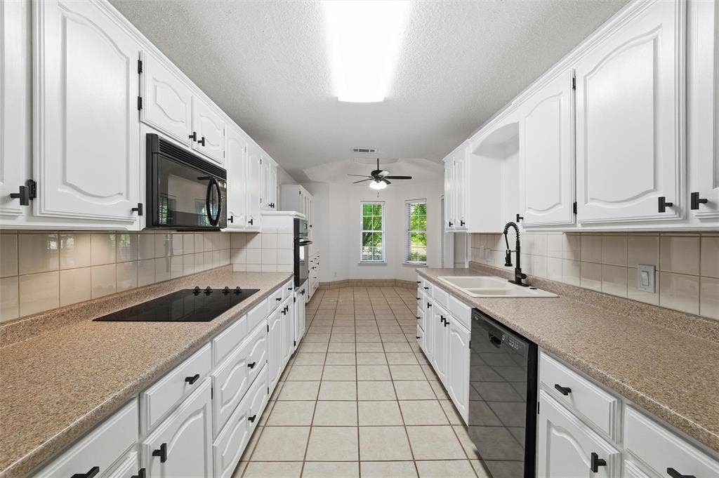 5030 Diamond Creek Drive, Midlothian, TX 76065 5030 Diamond Creek Drive, Midlothian, TX 76065