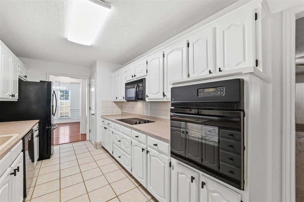 5030 Diamond Creek Drive, Midlothian, TX 76065 5030 Diamond Creek Drive, Midlothian, TX 76065