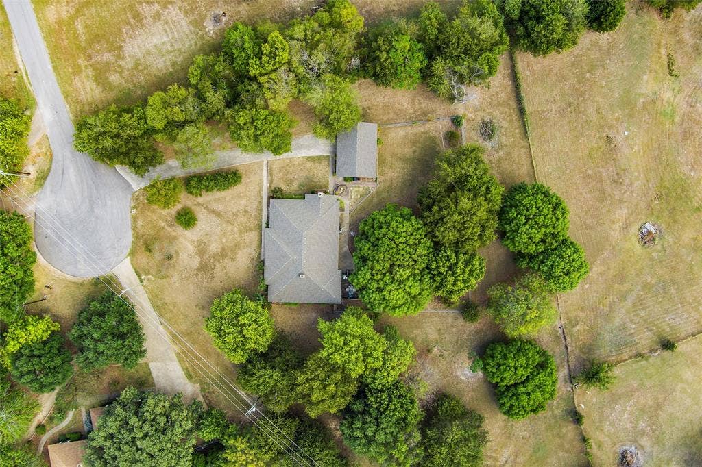 5030 Diamond Creek Drive, Midlothian, TX 76065 5030 Diamond Creek Drive, Midlothian, TX 76065