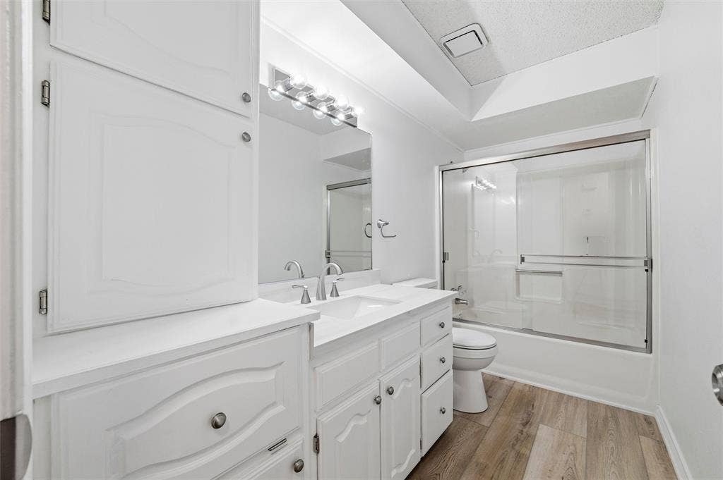 5030 Diamond Creek Drive, Midlothian, TX 76065 5030 Diamond Creek Drive, Midlothian, TX 76065