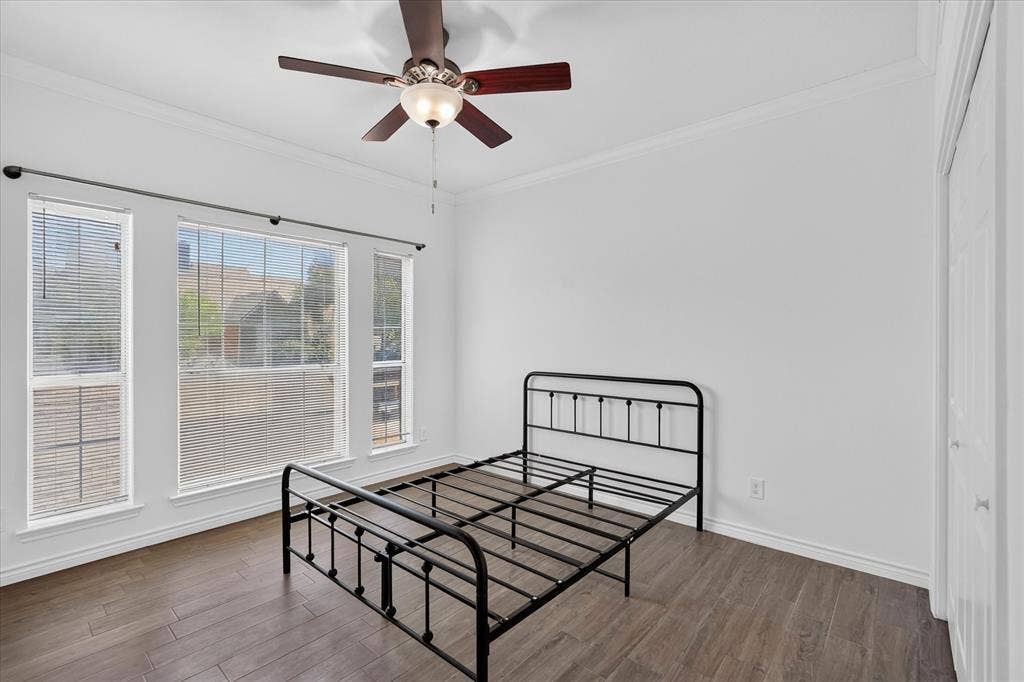 12660 Hillcrest Road, #5204, Dallas, TX 75230 Wood-finish flooring with crown molding