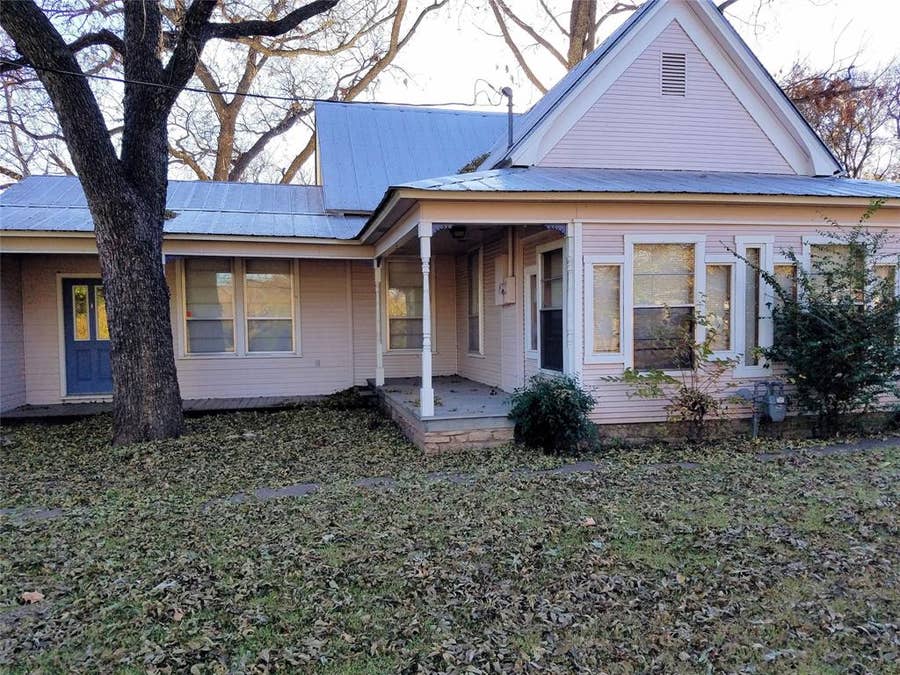 Property photo for 209 Mission Street, Glen Rose, TX