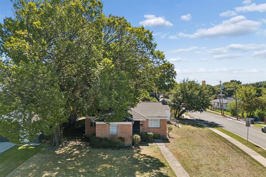 Property photo for 3802 Dunhaven Road, Dallas, TX