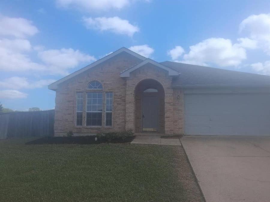 Property photo for 6001 Garden View Drive, Arlington, TX