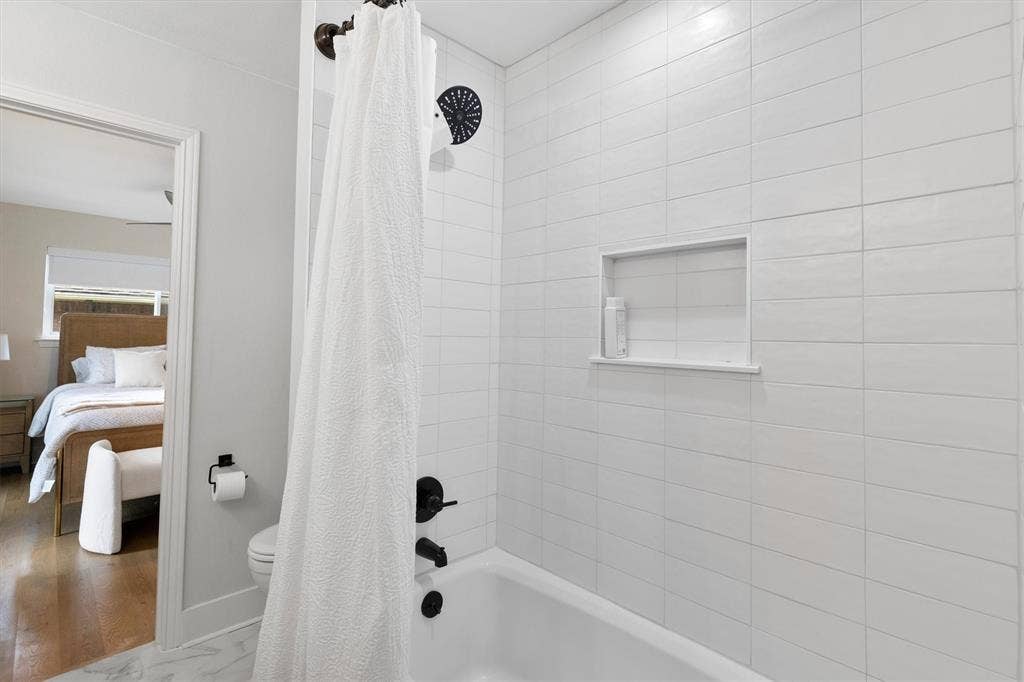 6330 E Lovers Lane, Dallas, TX 75214 6330 E Lovers Lane, Dallas, TX 75214