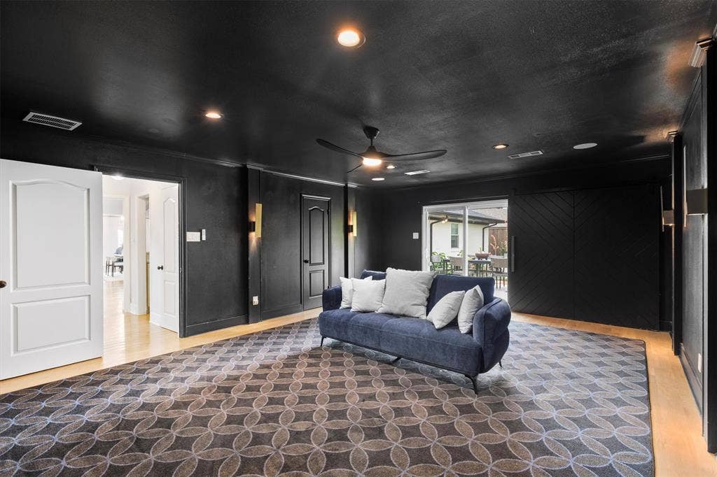 6330 E Lovers Lane, Dallas, TX 75214 There is Murphy bed in this room and it has a full bath so this can be a flex bedroom/family room