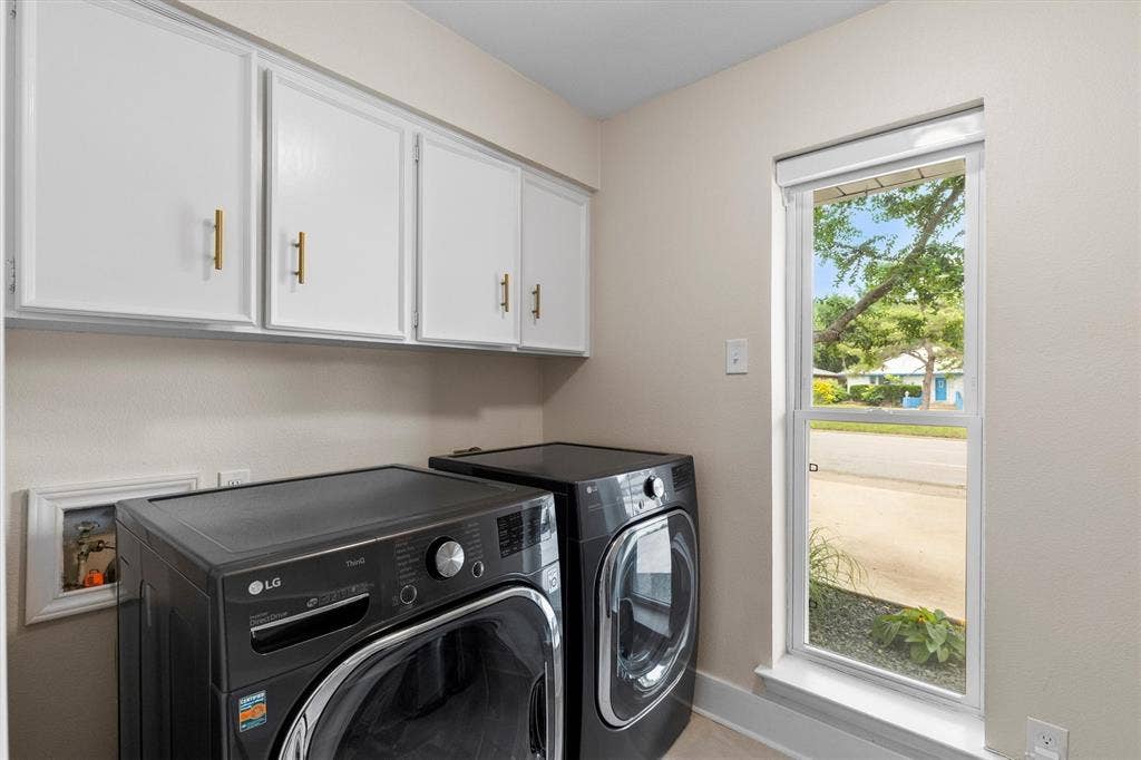 6330 E Lovers Lane, Dallas, TX 75214 6330 E Lovers Lane, Dallas, TX 75214