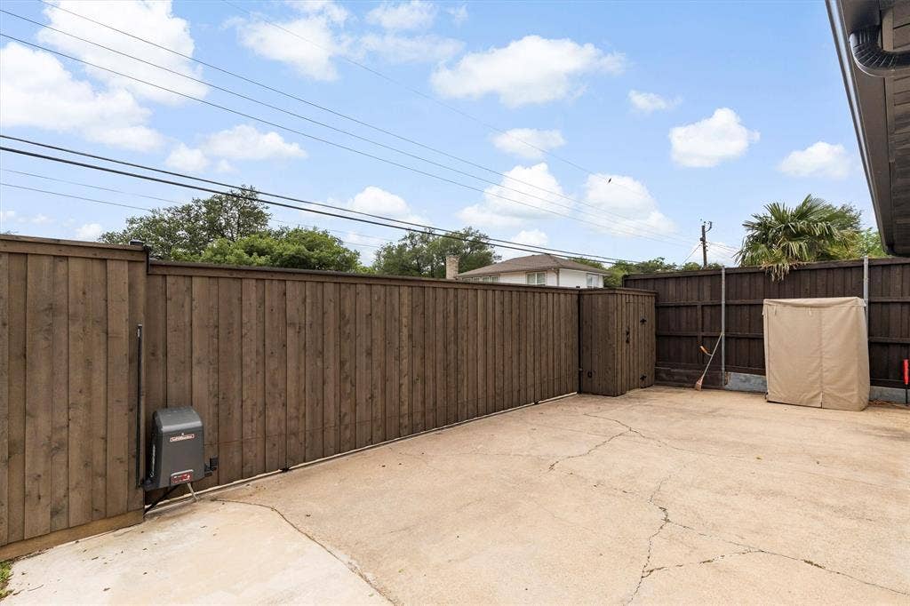 6330 E Lovers Lane, Dallas, TX 75214 6330 E Lovers Lane, Dallas, TX 75214