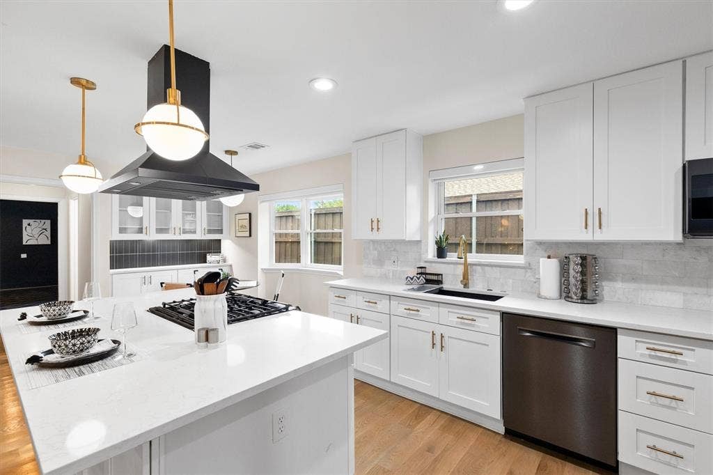 6330 E Lovers Lane, Dallas, TX 75214 6330 E Lovers Lane, Dallas, TX 75214
