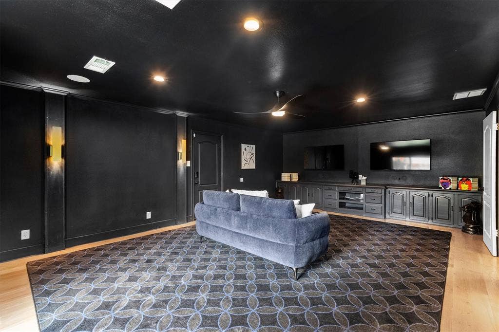 6330 E Lovers Lane, Dallas, TX 75214 There is Murphy bed in this room and it has a full bath so this can be a flex bedroom/family room