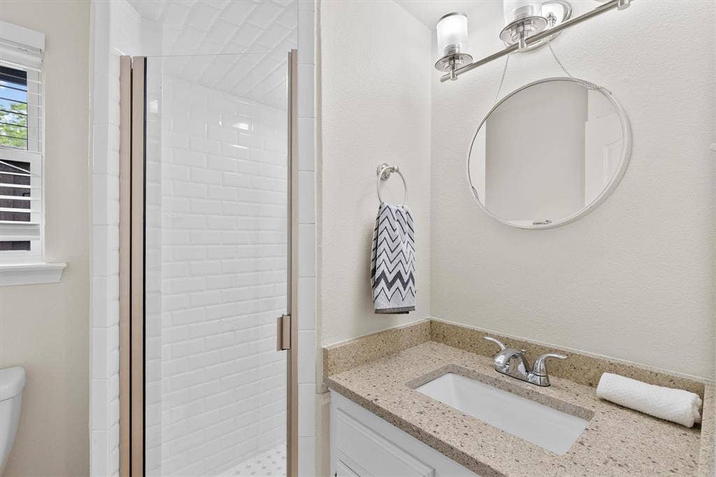 6330 E Lovers Lane, Dallas, TX 75214 6330 E Lovers Lane, Dallas, TX 75214