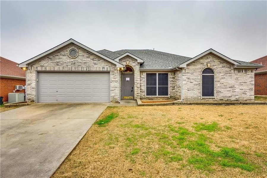 Property photo for 1712 Prescott Drive, Mansfield, TX