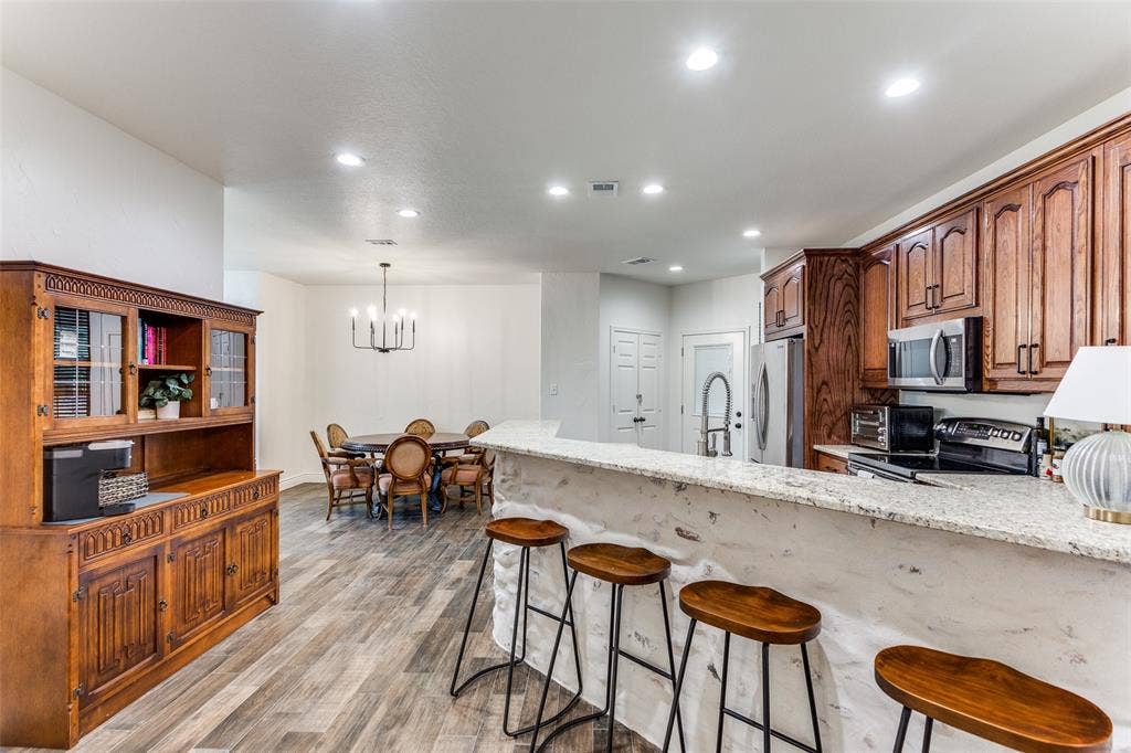 101 Oakwood Drive, Weatherford, TX 76086