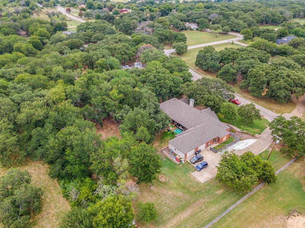 101 Oakwood Drive, Weatherford, TX 76086