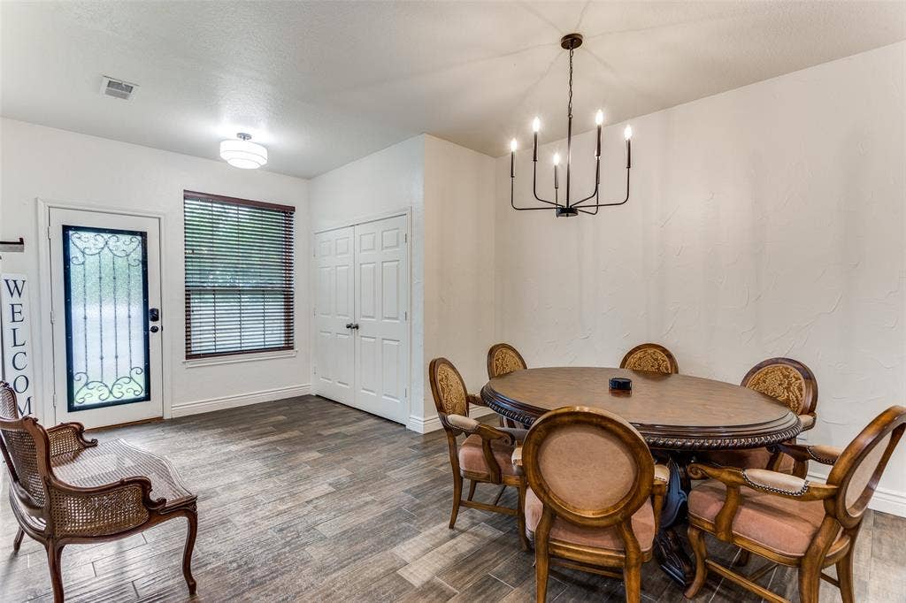 101 Oakwood Drive, Weatherford, TX 76086