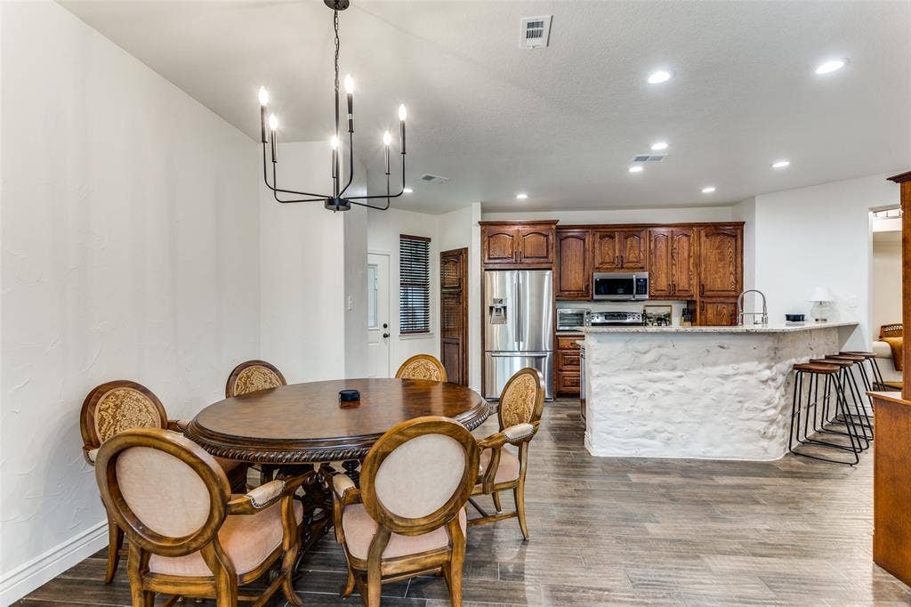 101 Oakwood Drive, Weatherford, TX 76086