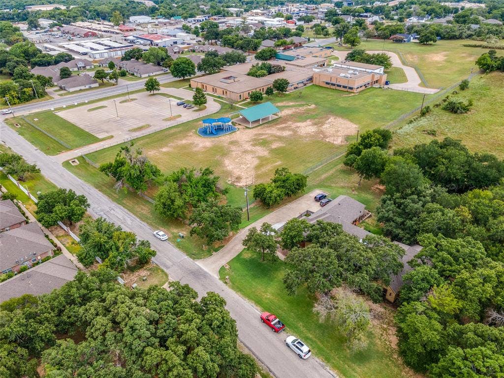 101 Oakwood Drive, Weatherford, TX 76086