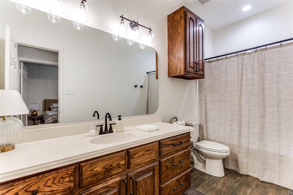 101 Oakwood Drive, Weatherford, TX 76086