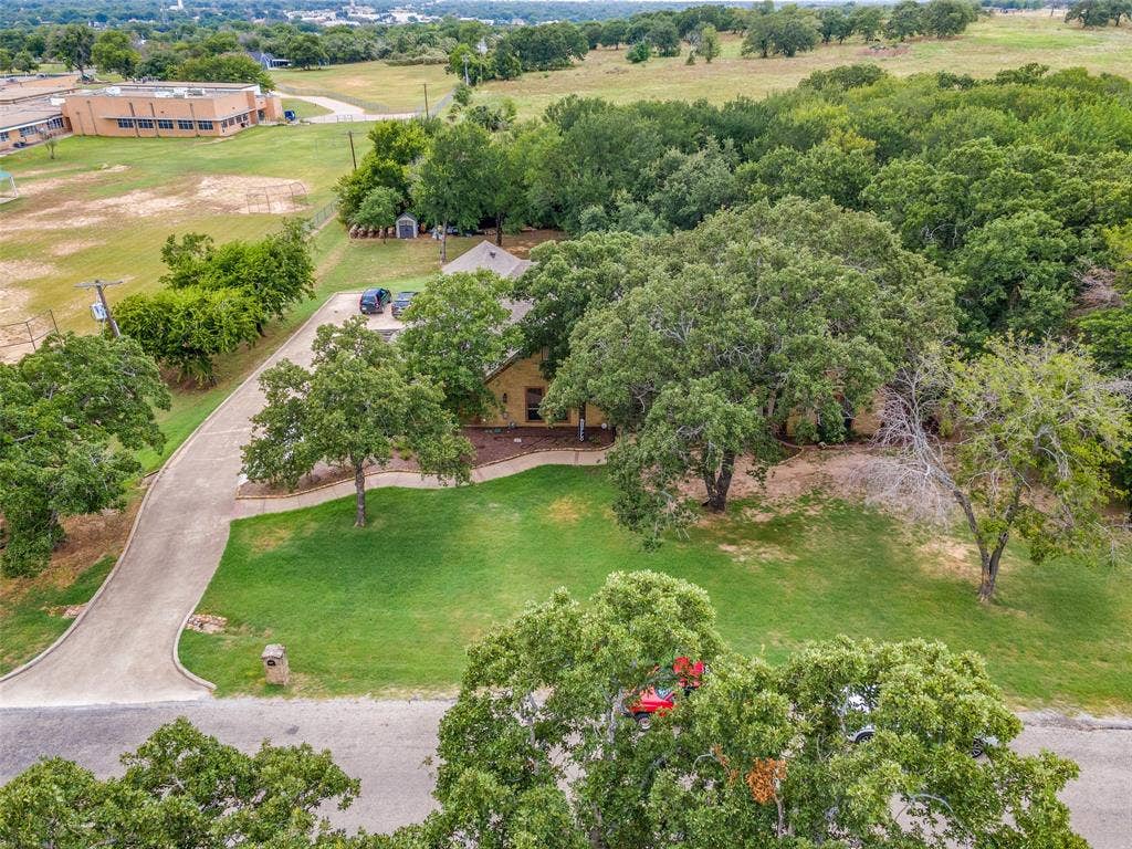 101 Oakwood Drive, Weatherford, TX 76086