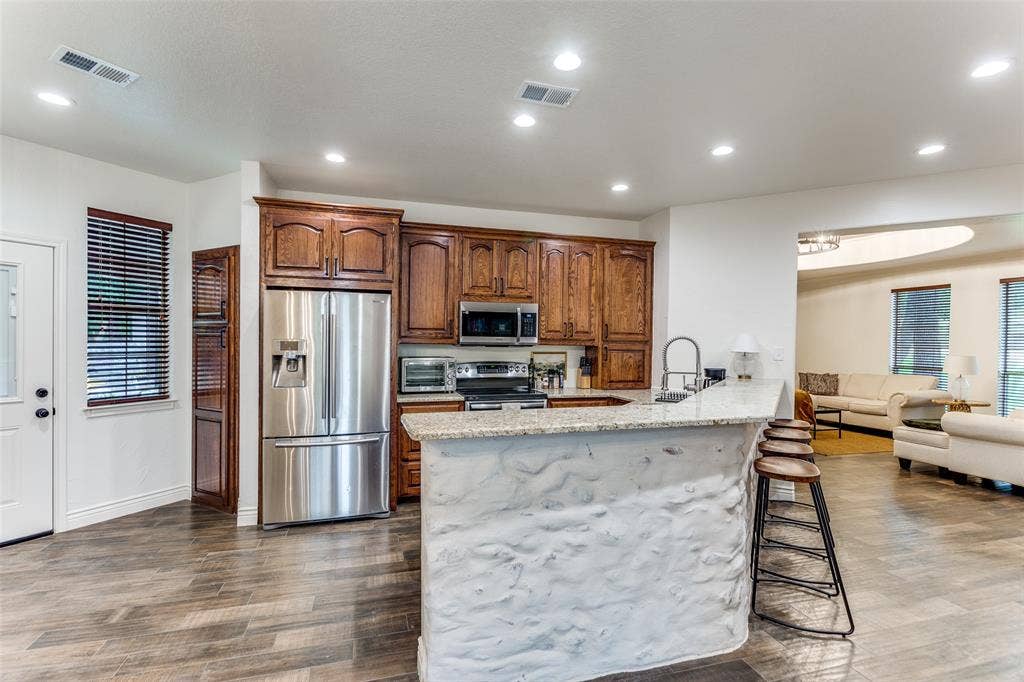 101 Oakwood Drive, Weatherford, TX 76086