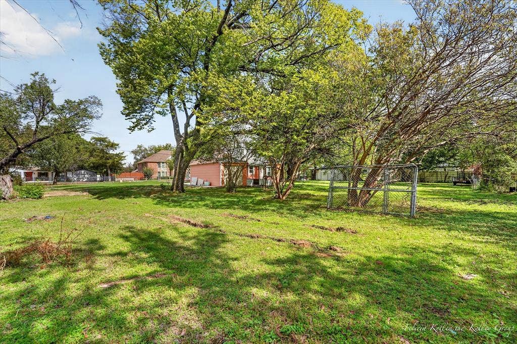 906 King Avenue, Irving, TX 75060 906 King Avenue, Irving, TX 75060