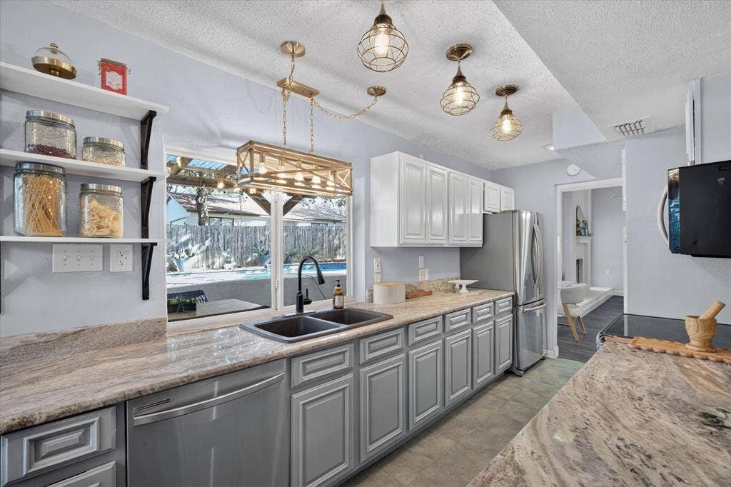 2801 Meandering Way, Bedford, TX 76021
