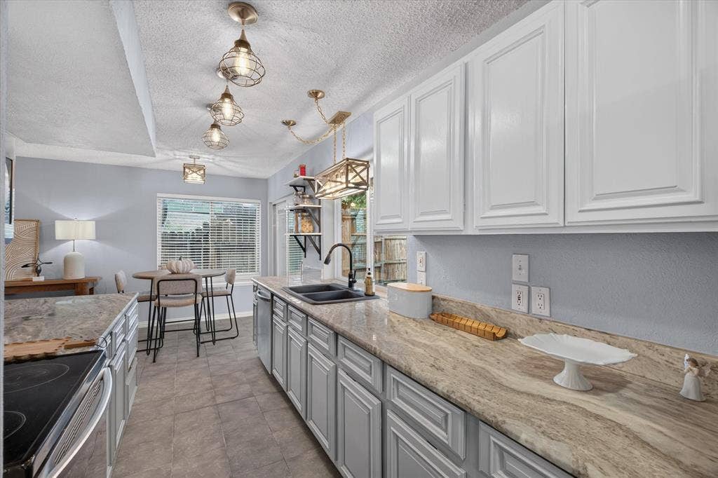 2801 Meandering Way, Bedford, TX 76021