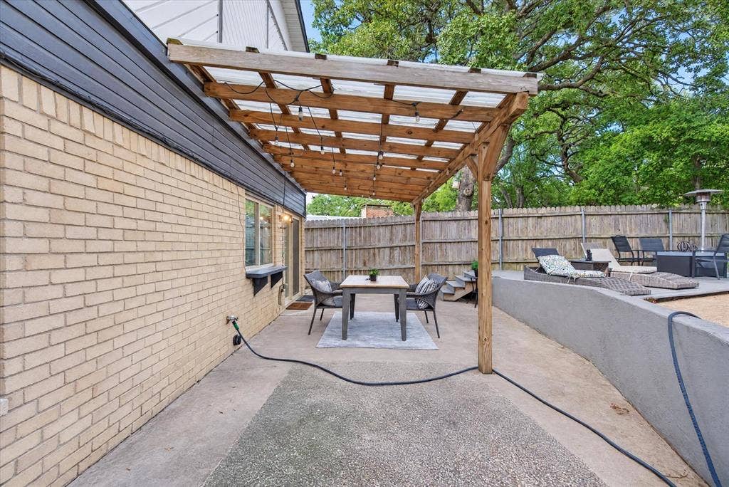 2801 Meandering Way, Bedford, TX 76021