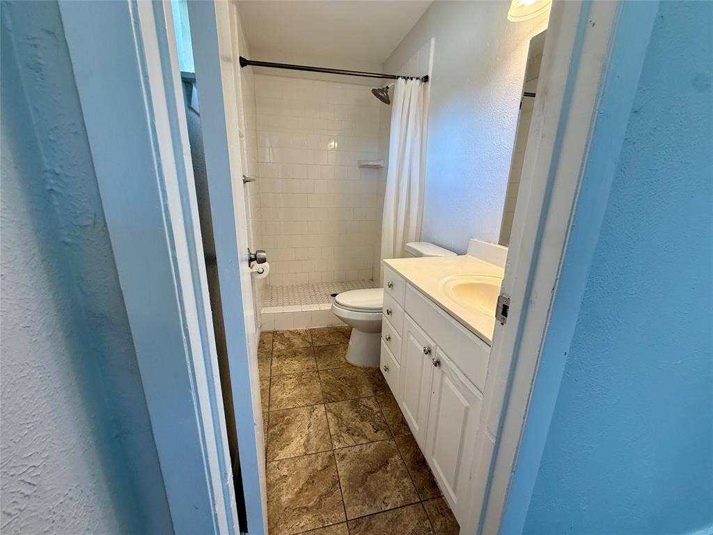 505 Melrose Drive, Richardson, TX 75080 Primary Bathroom with Large Shower