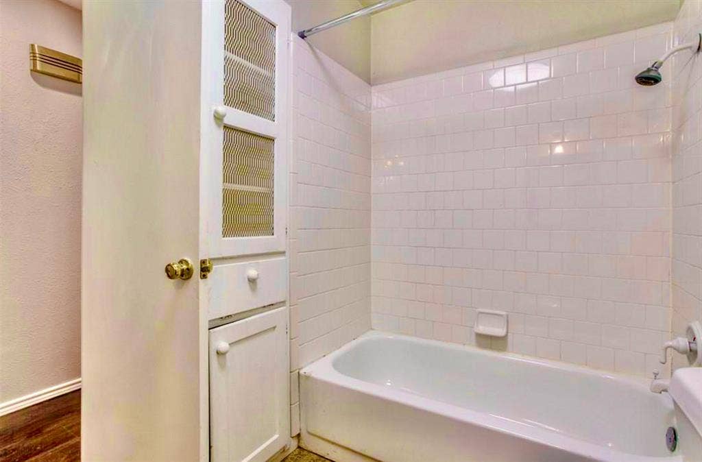 505 Melrose Drive, Richardson, TX 75080 Full Bathroom