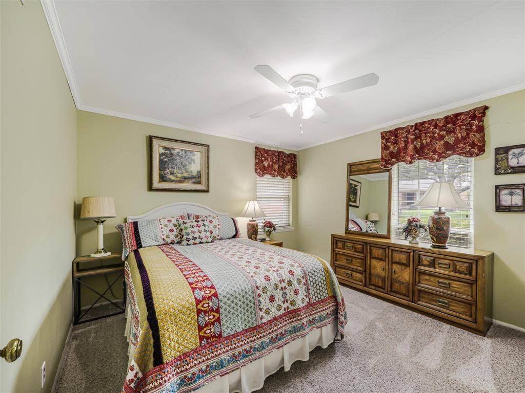 Ideal bedroom for guests or family with walk-in closet, ceiling fan and plush carpet!