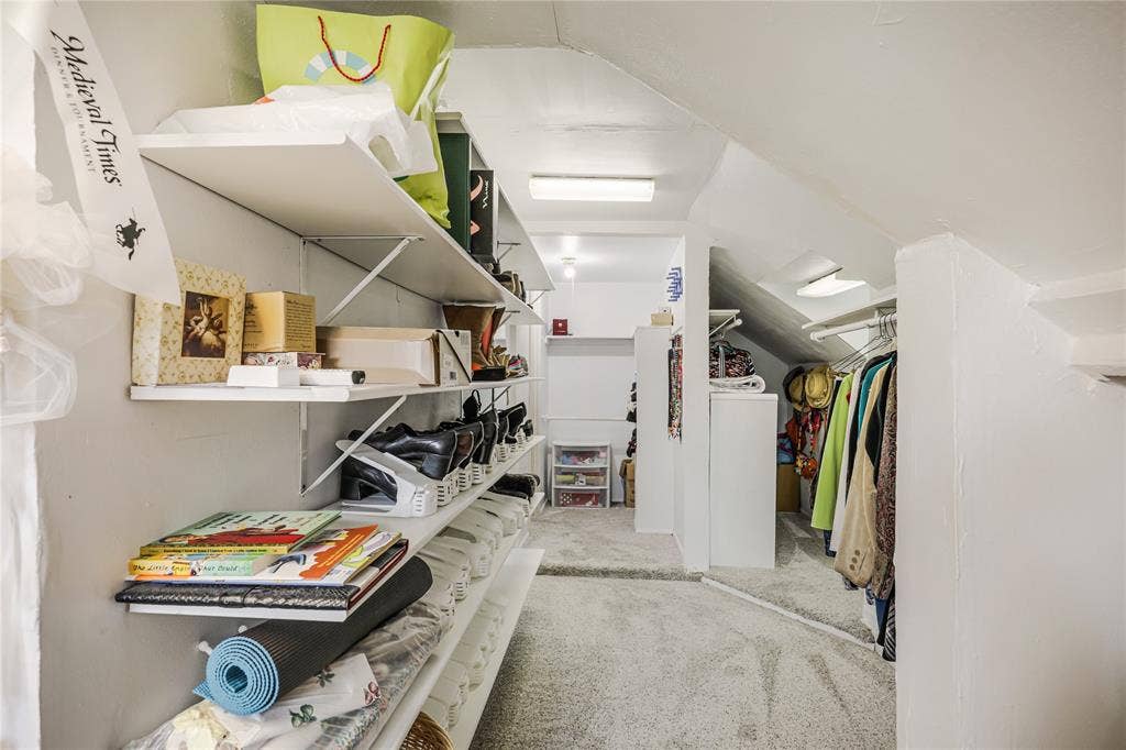 Another view of the nice size walk-in closet in primary bedoom!