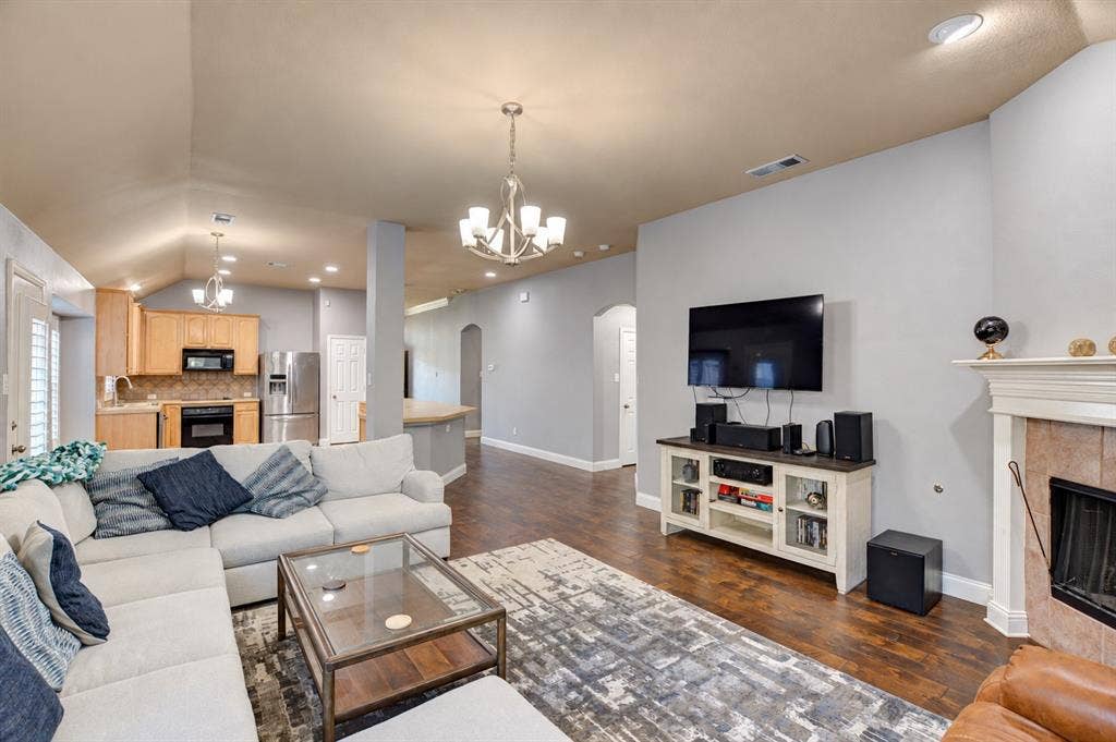 6831 Landing Drive, Grand Prairie, TX 75054
