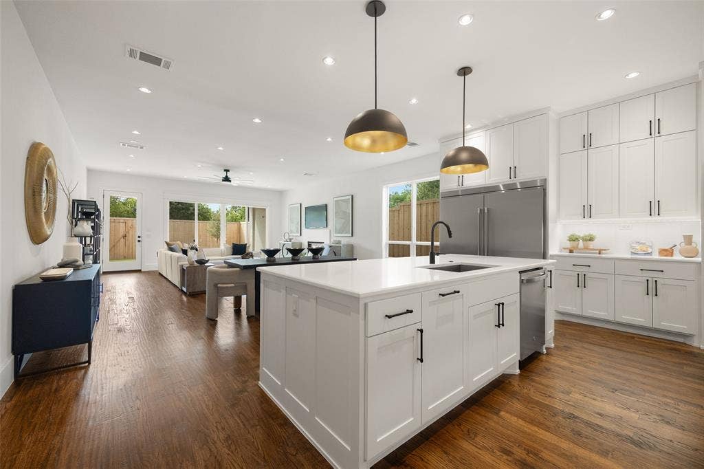 6304 Covington Lane, Dallas, TX 75214 6304 Covington Lane, Dallas, TX 75214