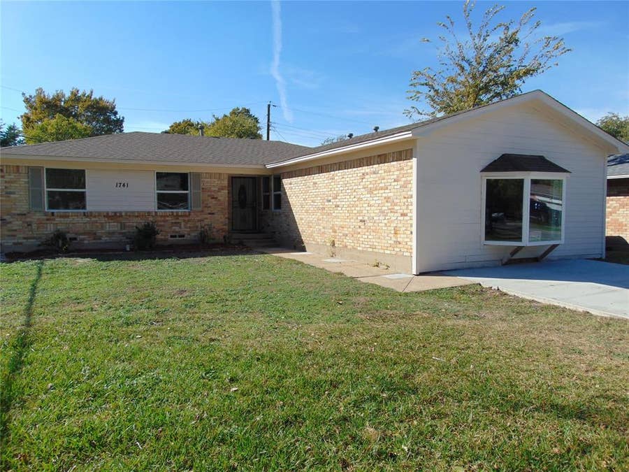 Property photo for 1741 Oak Hill Circle, Dallas, TX