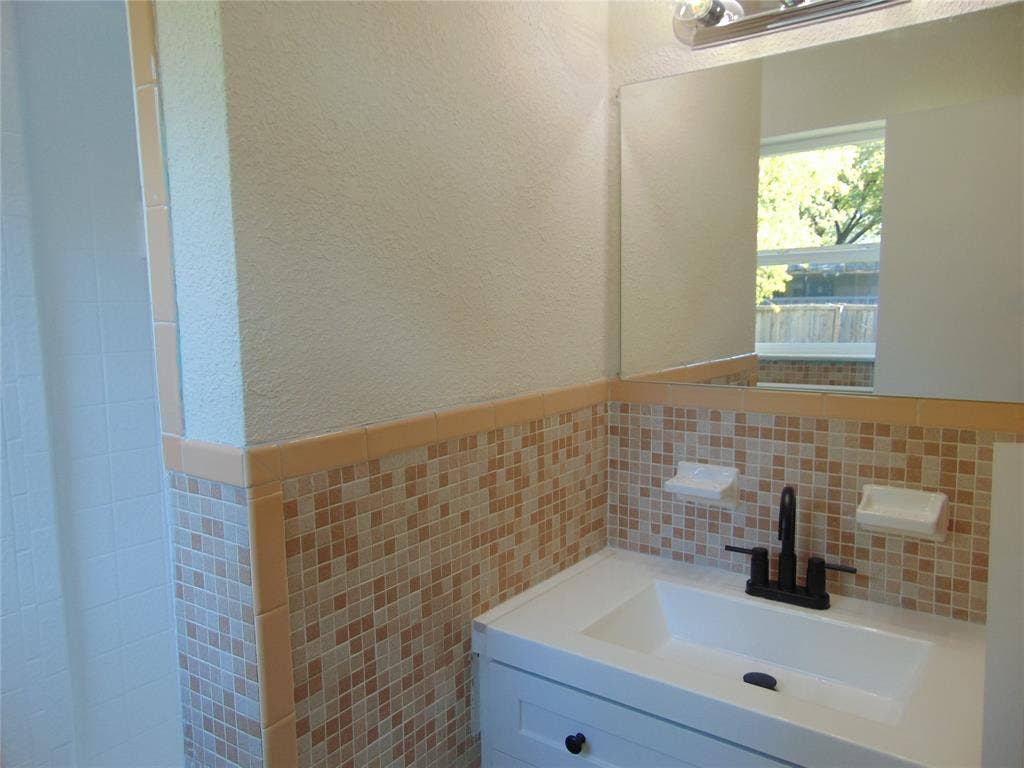 1741 Oak Hill Circle, Dallas, TX 75217 1741 Oak Hill Circle, Dallas, TX 75217