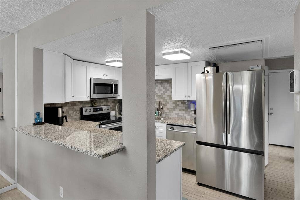 2902 Country Place Circle, Carrollton, TX 75006