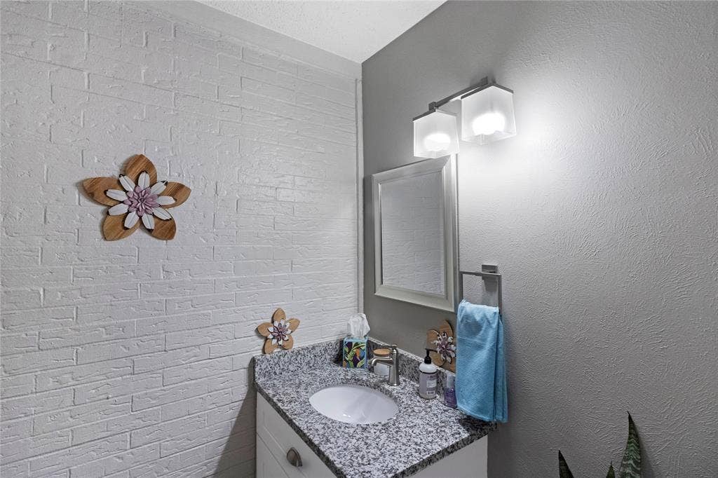 2902 Country Place Circle, Carrollton, TX 75006