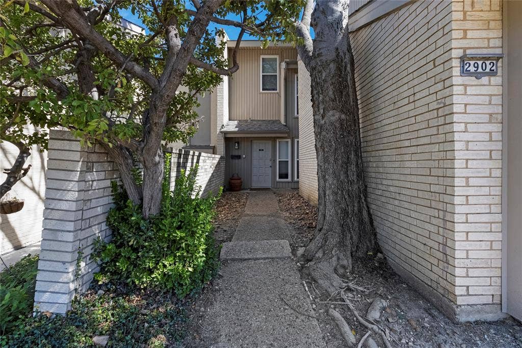 2902 Country Place Circle, Carrollton, TX 75006