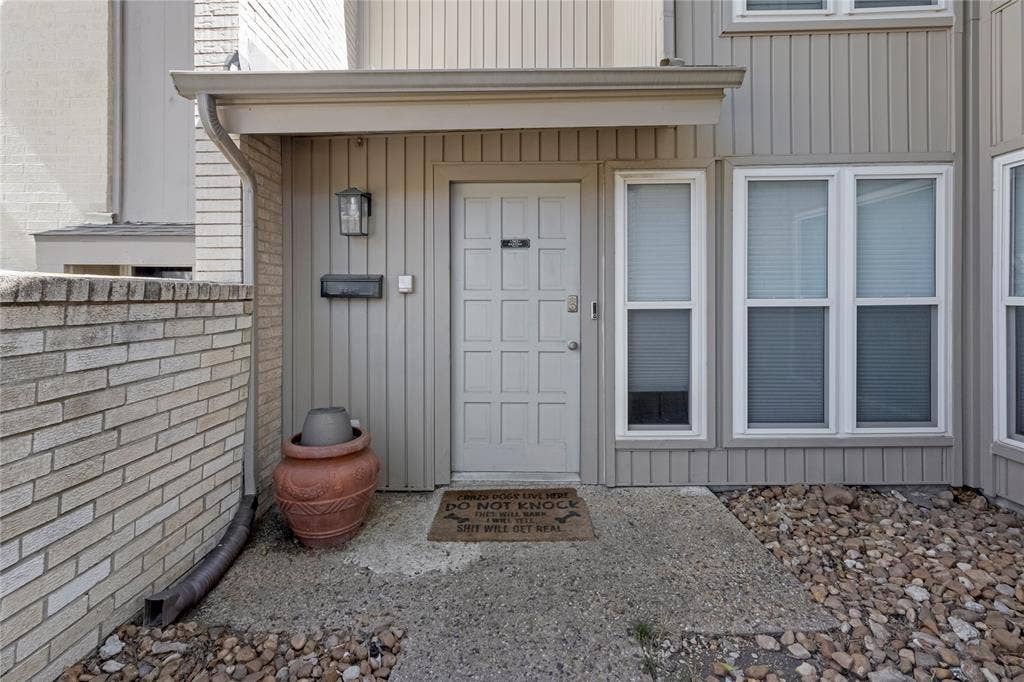 2902 Country Place Circle, Carrollton, TX 75006