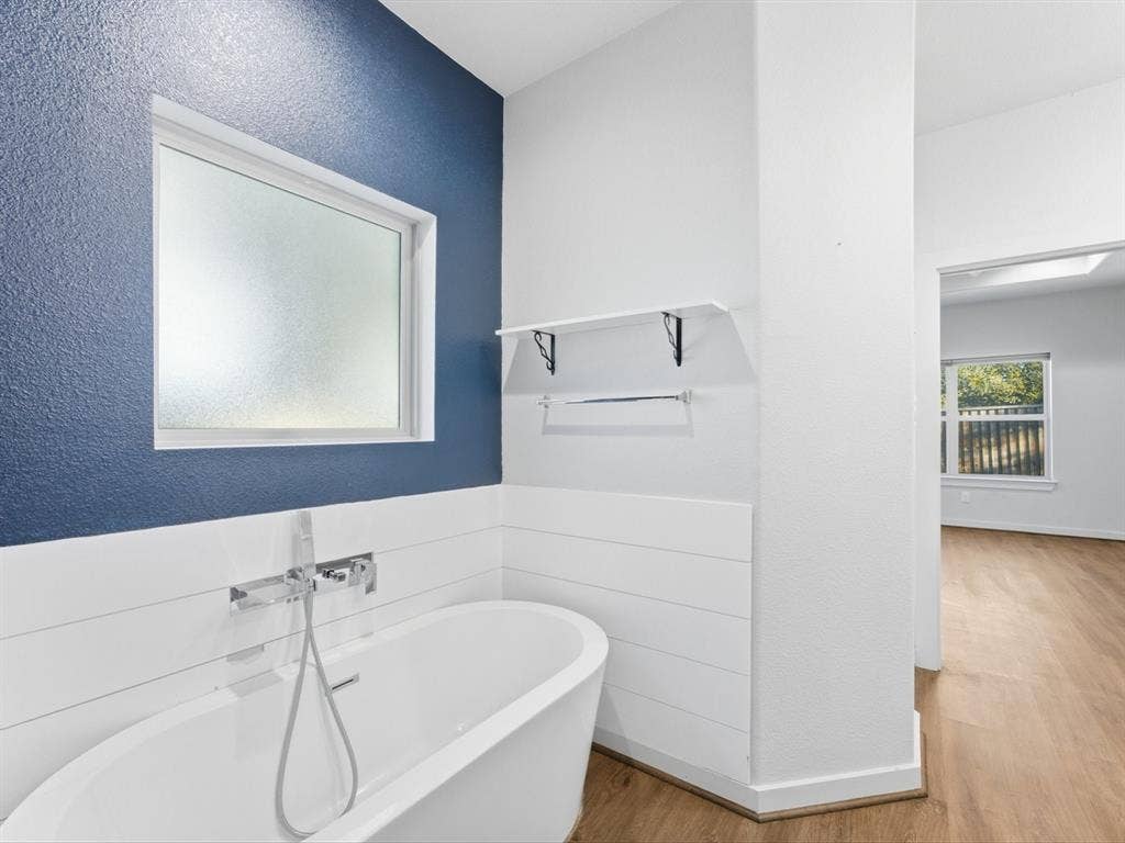 soaking tub!!!