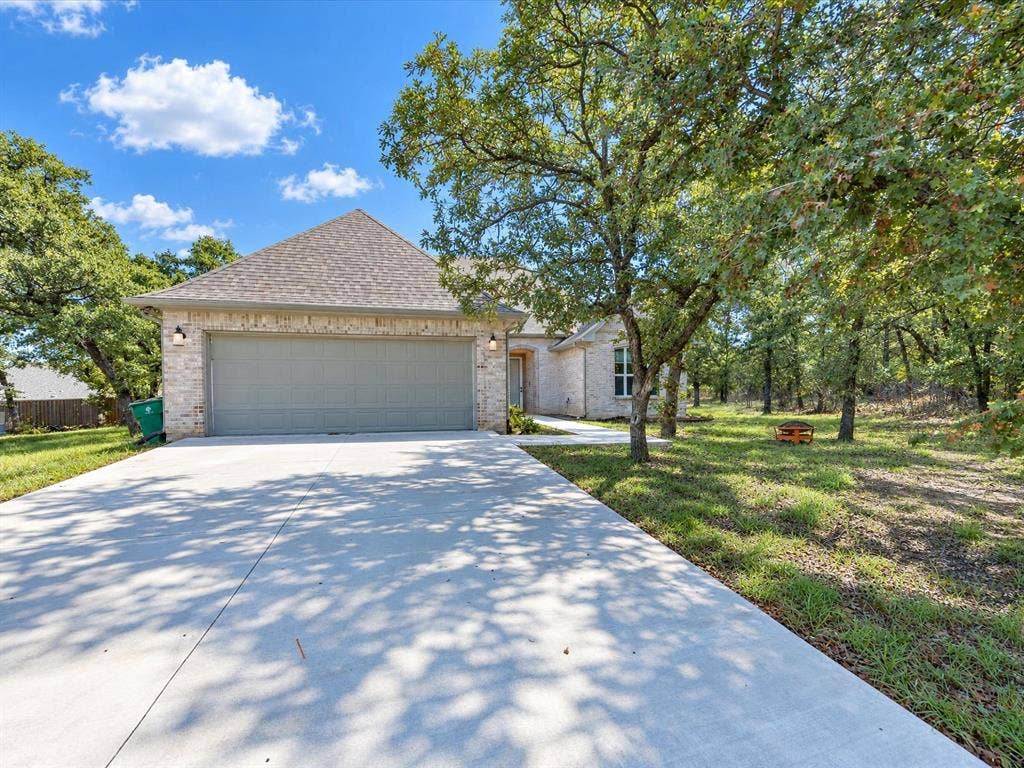 196 Bridwell Lane, Runaway Bay, TX 76426