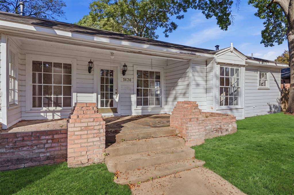 1420 N Shannon Street, Sherman, TX 75092