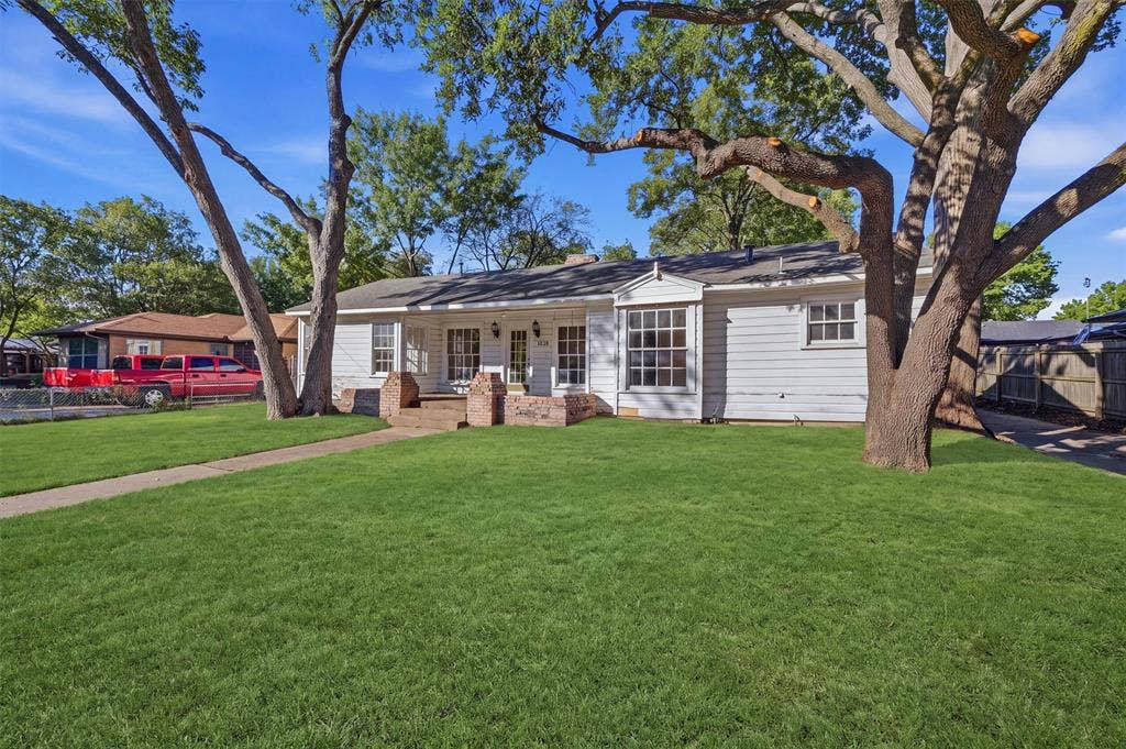 1420 N Shannon Street, Sherman, TX 75092