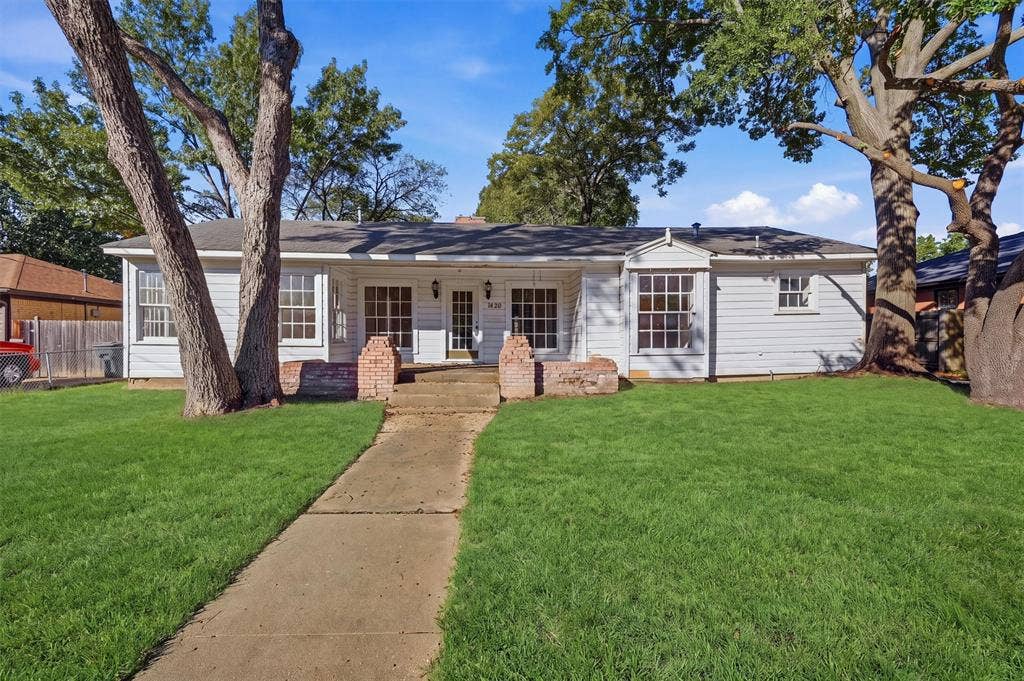 1420 N Shannon Street, Sherman, TX 75092