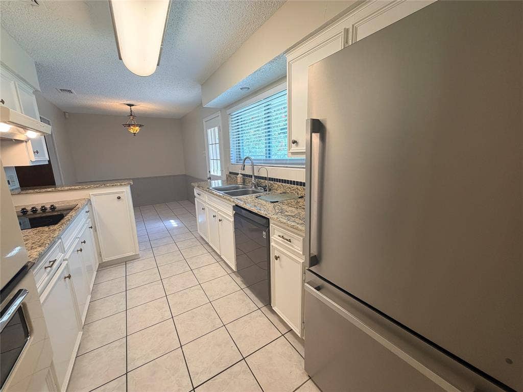 1620 Lexington Place, Bedford, TX 76022
