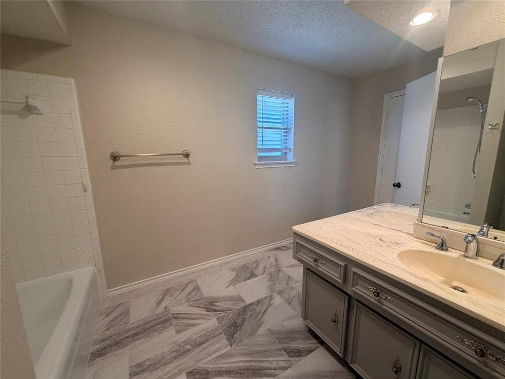 1620 Lexington Place, Bedford, TX 76022