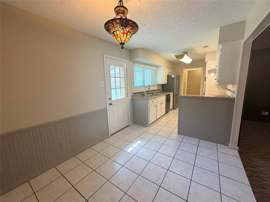 1620 Lexington Place, Bedford, TX 76022