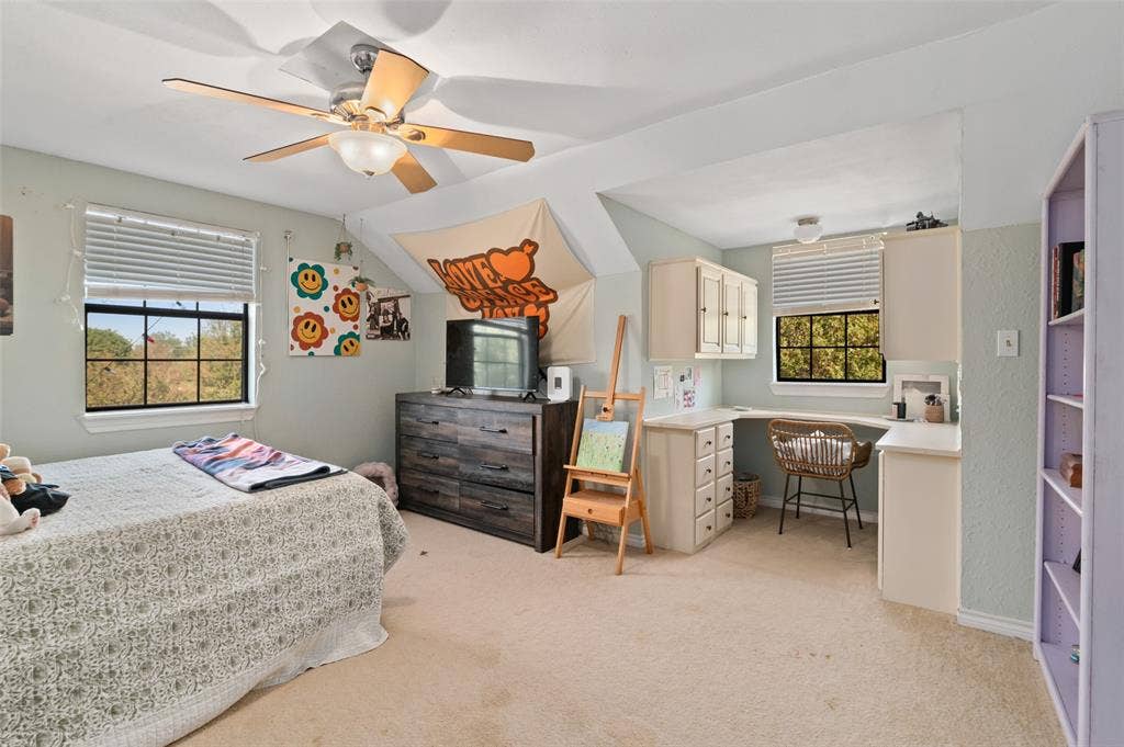 301 N Lyon Street, Tom Bean, TX 75491