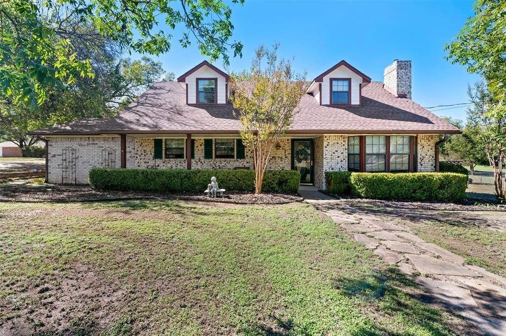 301 N Lyon Street, Tom Bean, TX 75491